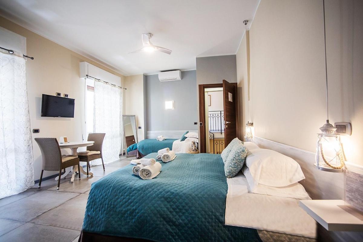 Hotel Elena 2*